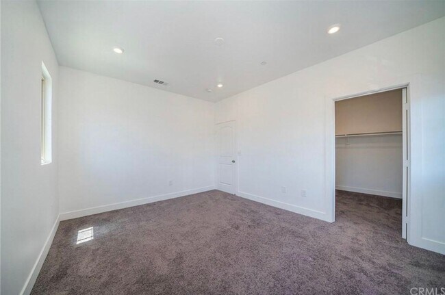 Building Photo - 850 W 165th Pl