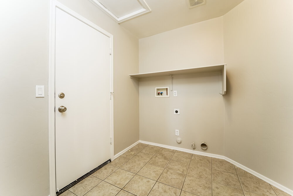 Building Photo - 60639 E Eagle Heights Dr