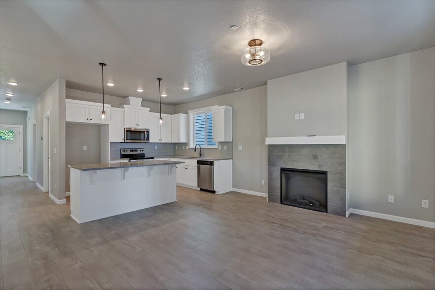 Livingroom Kitchen - 2057 Audubon Ave SE