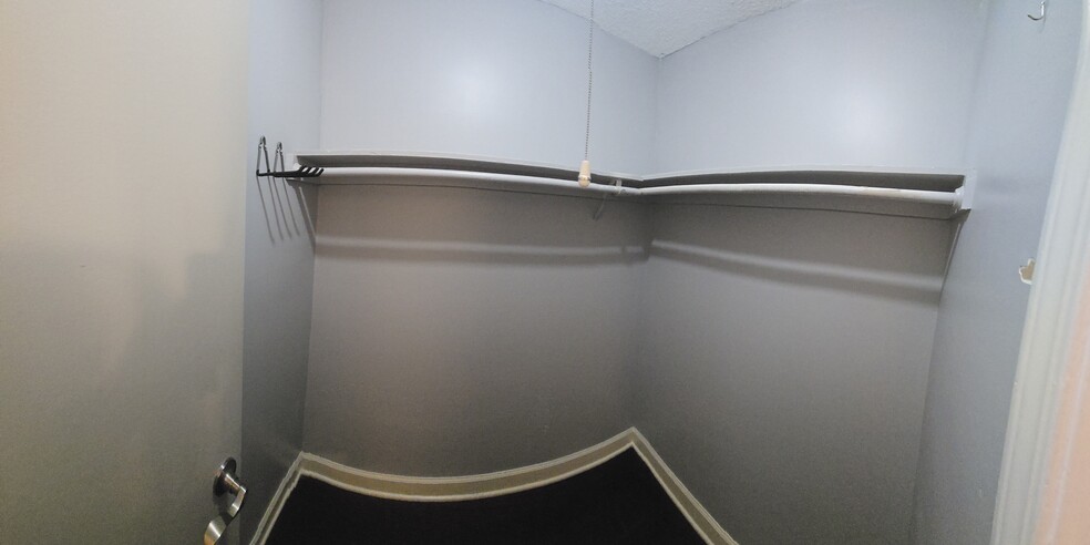 Building Photo - 10200 Belle Rive Blvd