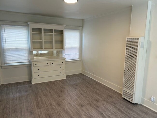 Building Photo - 1730 E. 7th St.