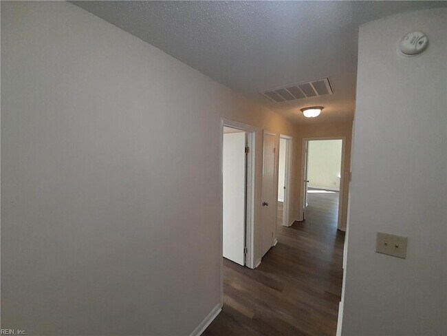 Building Photo - 5719 Earnhardt St