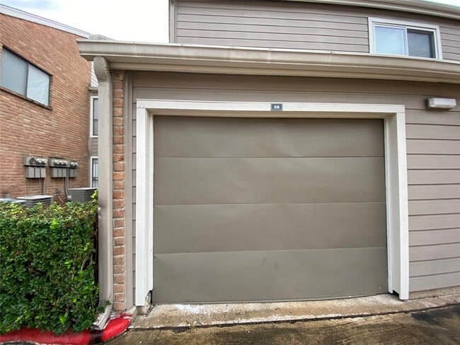 Building Photo - 6701 Sands Point Dr