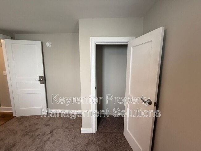 Building Photo - 202 Grubert Ave