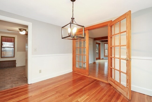 Building Photo - 142 Elmwood Ave