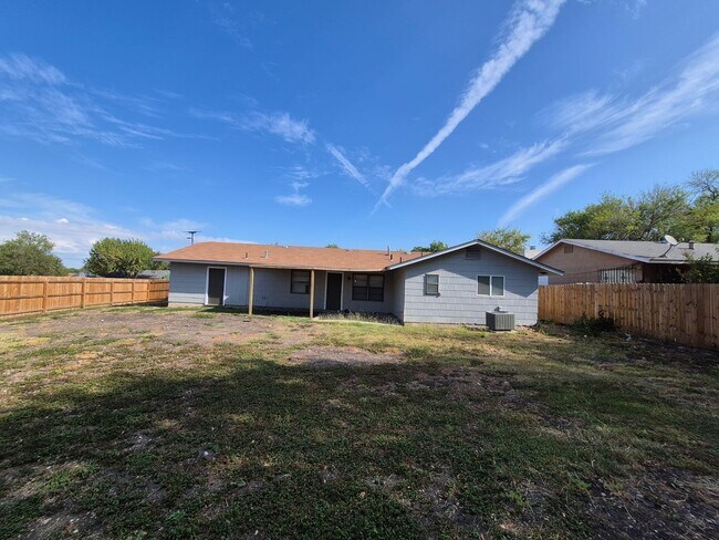 Building Photo - 7102 Glen Point Dr