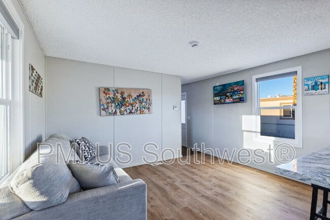 Building Photo - 437 Riverfront Dr