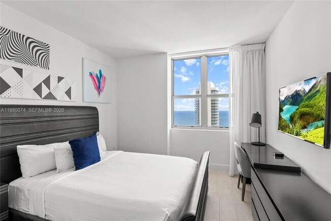 Building Photo - 4010 S Ocean Dr