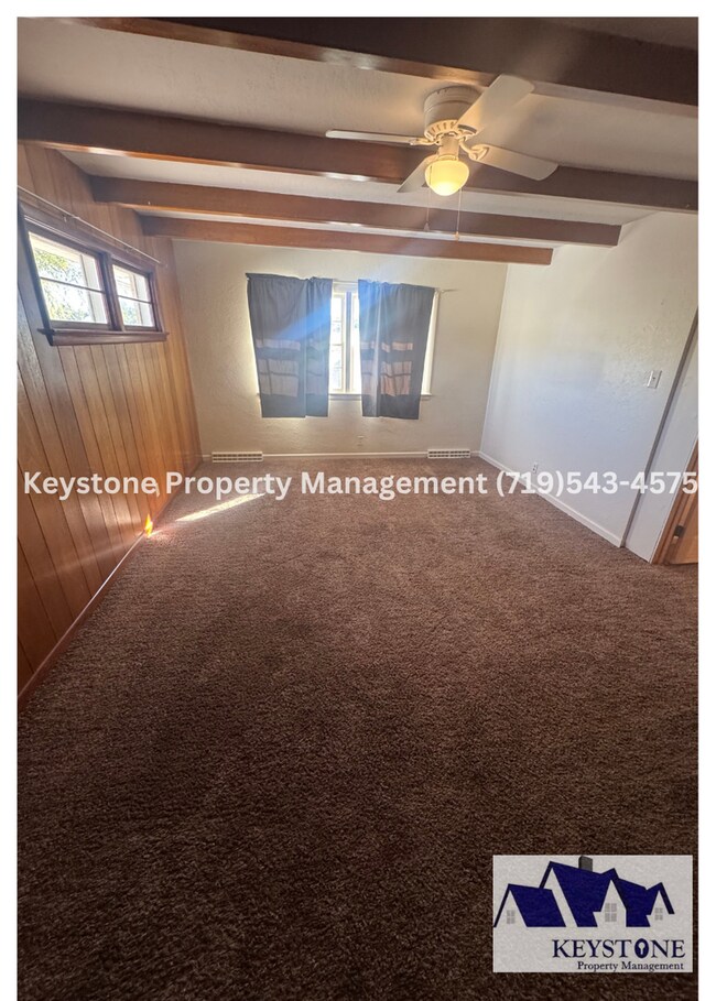 Building Photo - St. Charles Mesa! Spacious 4 Bedroom/1.5 B...
