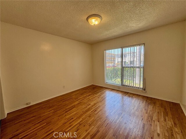 Building Photo - 1372 W 36th St