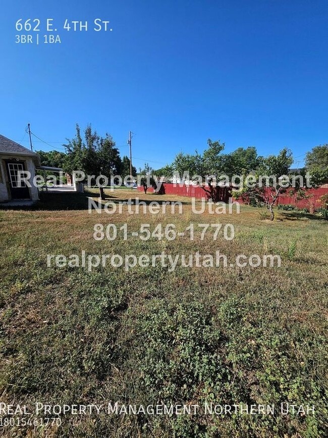 Building Photo - 662 4th St S