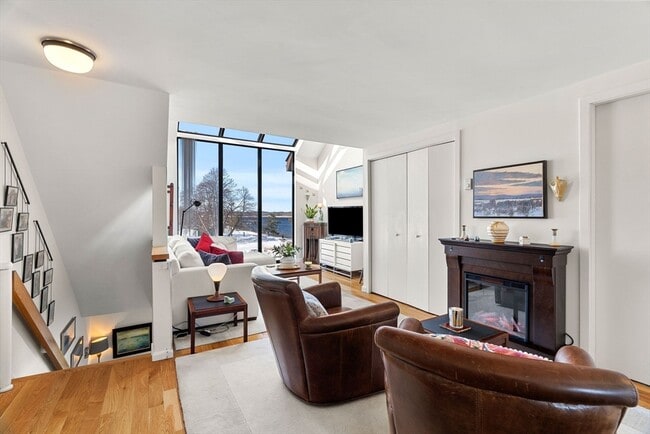 Building Photo - 126 Merrimac St