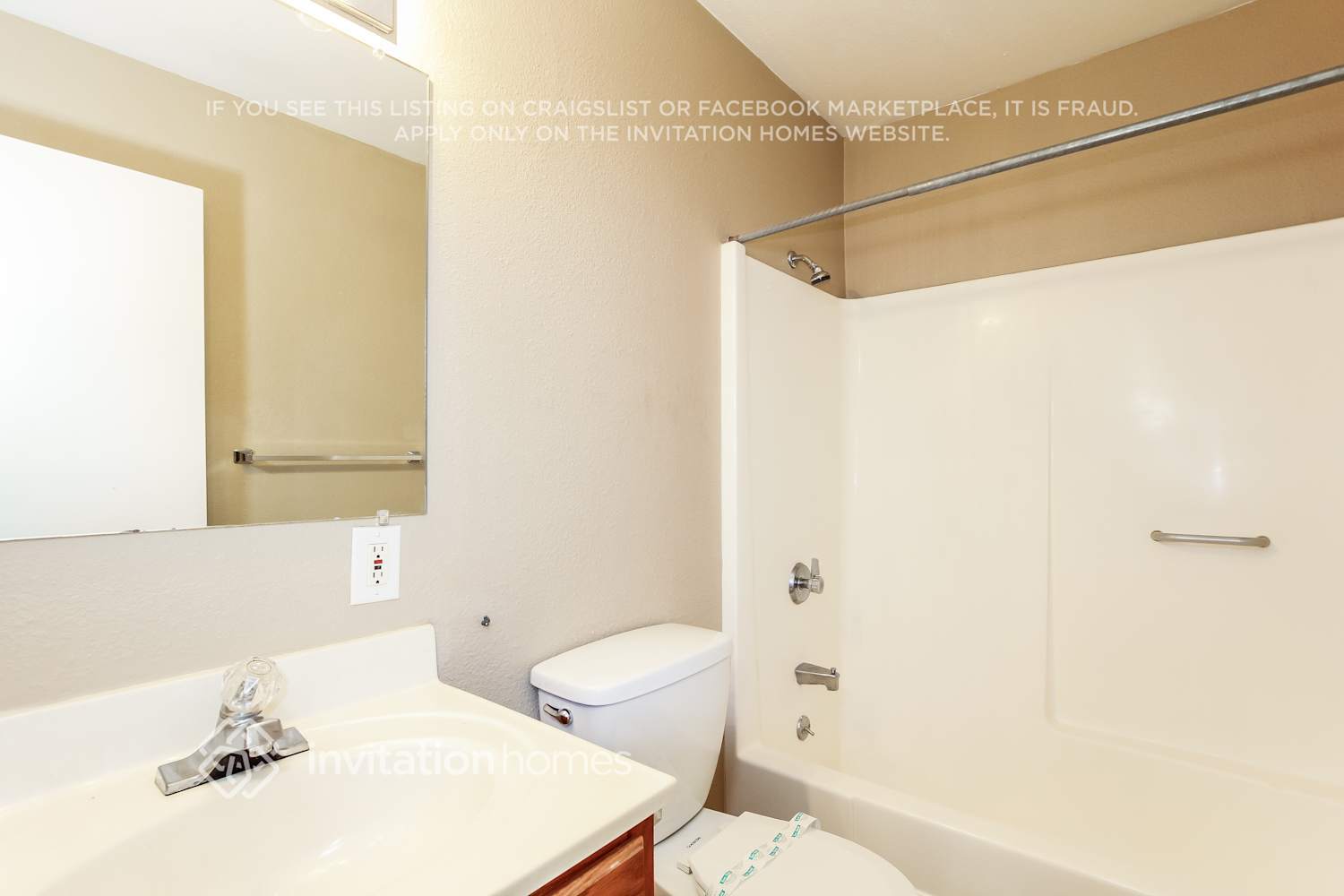 Building Photo - 4422 W Sanna St