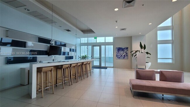 Building Photo - 1900 N Bayshore Dr