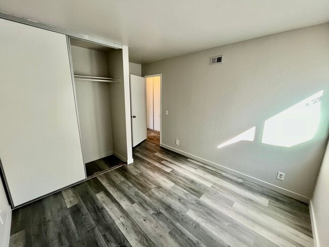 Building Photo - Beautifully Updated 3B 2BA Home w/ AC and ...