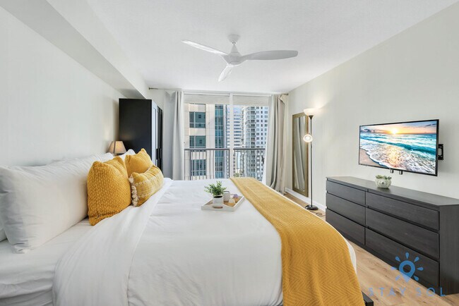 Building Photo - 1200 Brickell Bay Dr