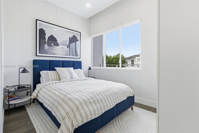 Building Photo - 454 Fernwood Rd