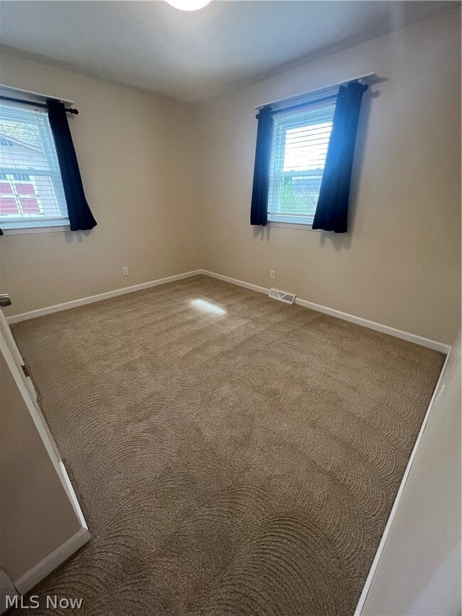 Building Photo - 1945 Chatam St