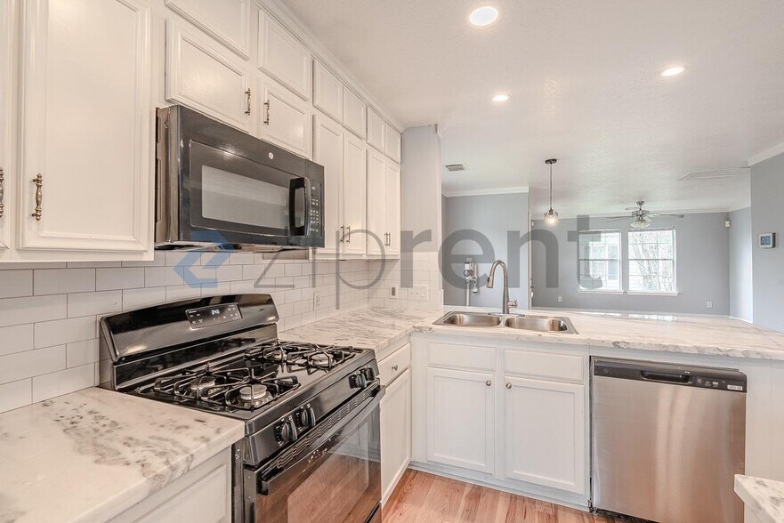 Building Photo - 919 Verde Trails Dr