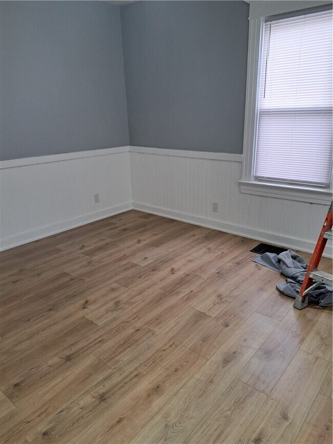 Building Photo - 72 Saratoga Ave