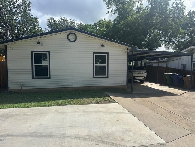 Building Photo - 908 Plateau Cir