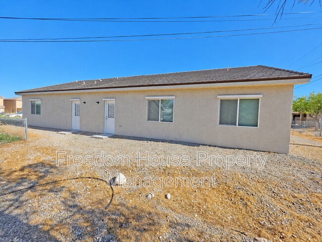 Building Photo - 1121 Sixshooter Ave