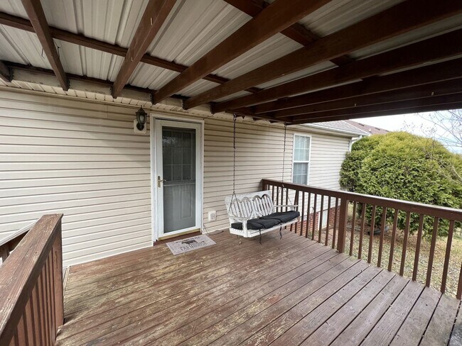 Building Photo - 185 Monarch Ln