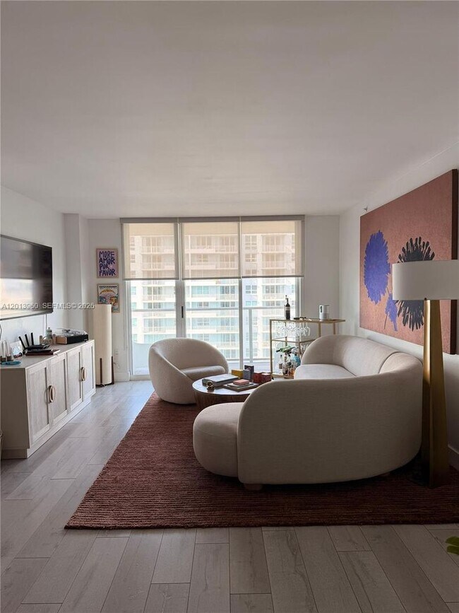 Building Photo - 1155 Brickell Bay Dr