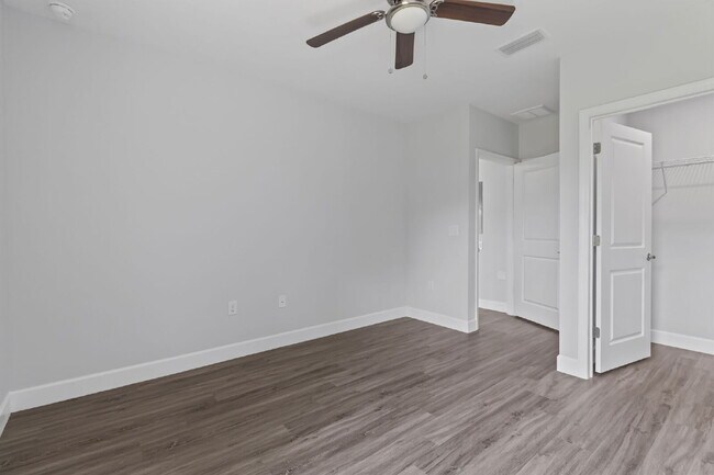 Building Photo - Spacious 3-Bedroom Duplex Oasis with 2 Full Baths in Port Charlotte – Your Ideal Retreat Awaits!