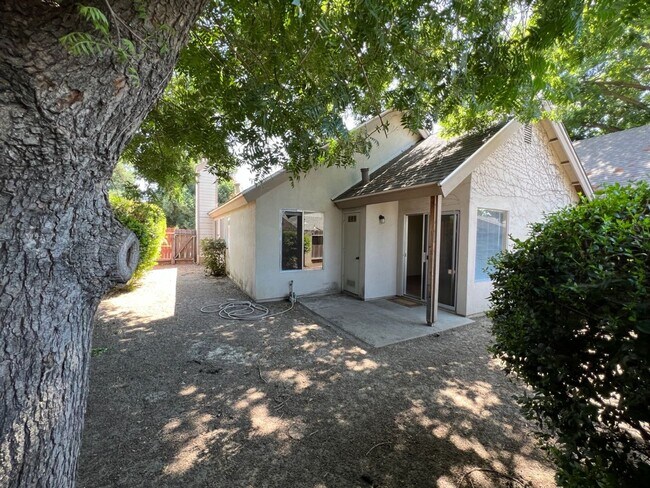 Building Photo - Floyd Ave - Duplex