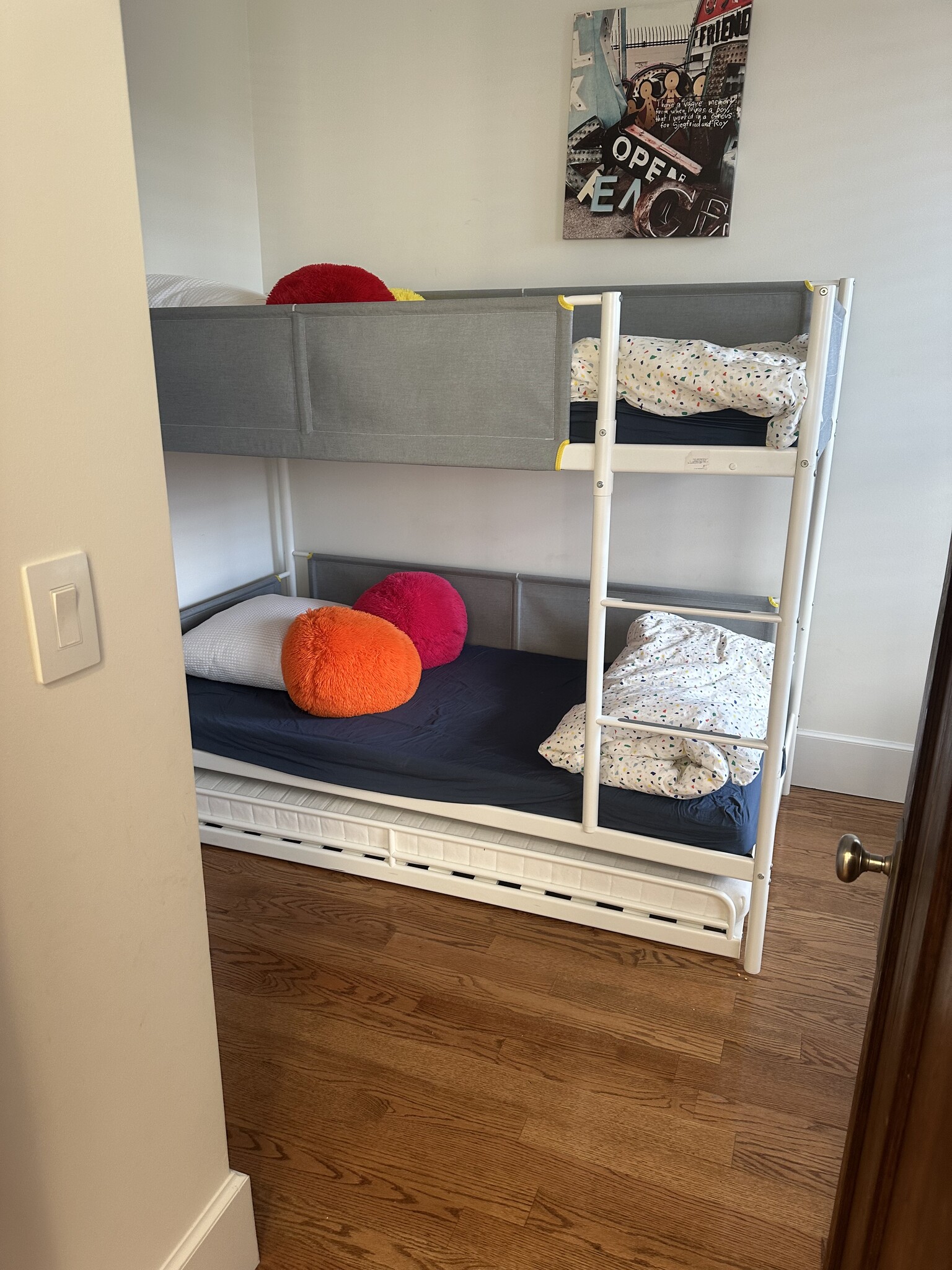 Building Photo - 418 Pleasant St