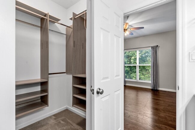 Building Photo - Beautiful 3-Bed, 3-Bath Home in Excellent ...