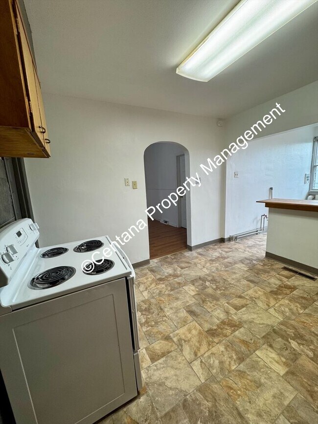 Building Photo - 1528 A St