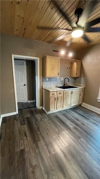 Building Photo - 247 Cedar Ave