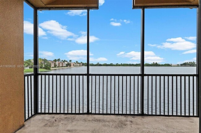 Building Photo - 15569 Miami Lakeway N