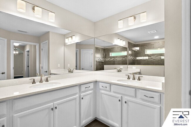 Building Photo - 10 Lysander Ln