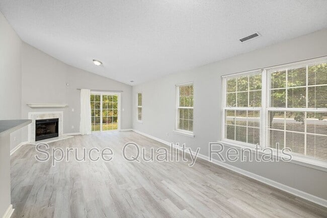 Building Photo - 3511 Thornwood Dr