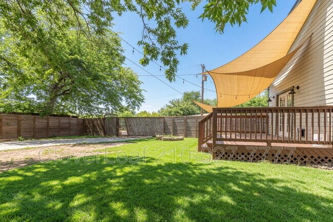 Building Photo - 242 Furnish Ave