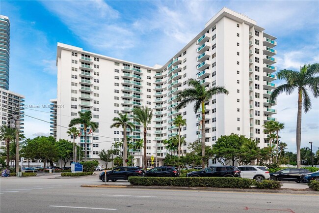 Building Photo - 3001 S Ocean Dr