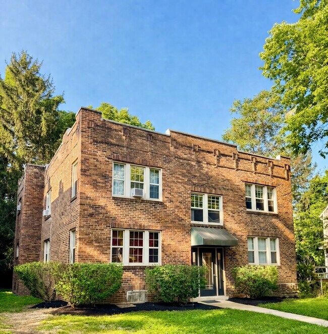 Building Photo - 133 W Blake Ave