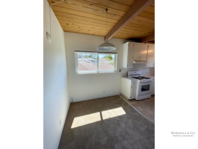Building Photo - QUIET Charm. Upper1BR In Duplex. New featu...
