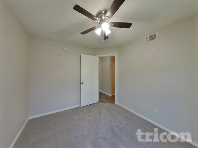 Building Photo - 806 Gable Ave