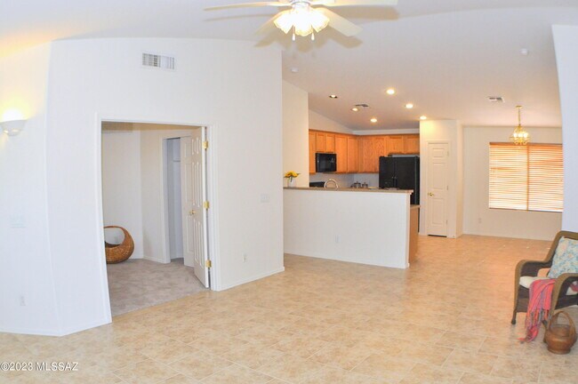Building Photo - 5426 W Dove Mountain Park Rd