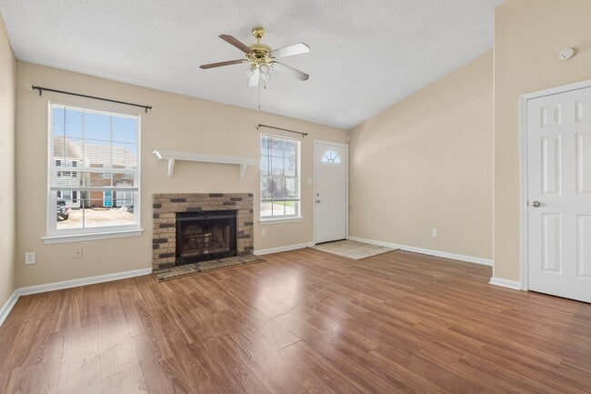 Building Photo - 3908 Buchanan Dr