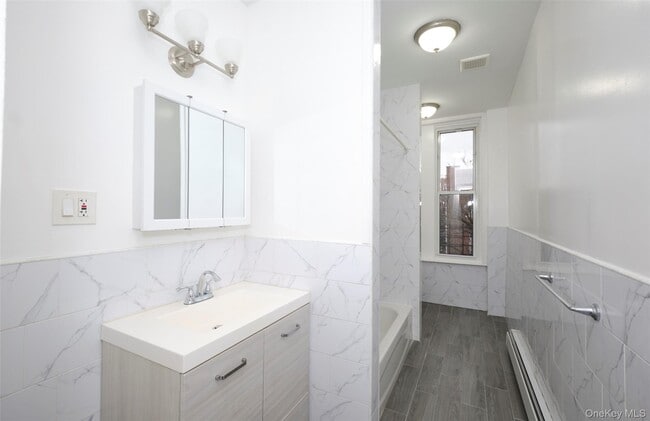 Building Photo - 563 Miller Ave