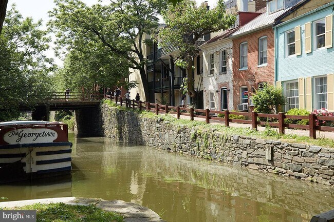 Building Photo - Georgetown Style with Garage PARKING