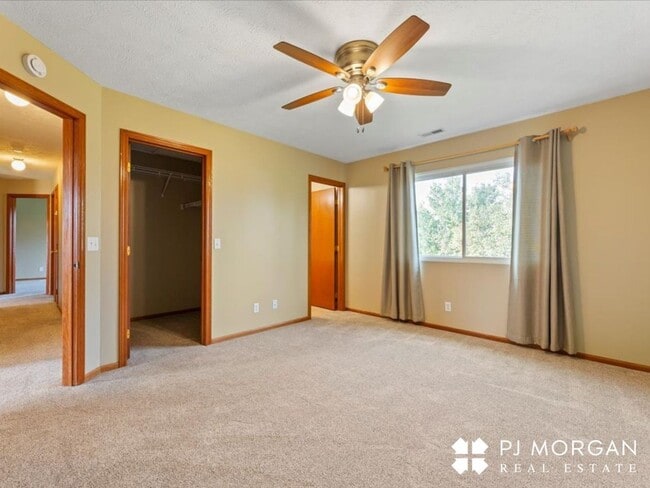Building Photo - 4 bedroom, 3 bathroom - Available 9/15- Co...