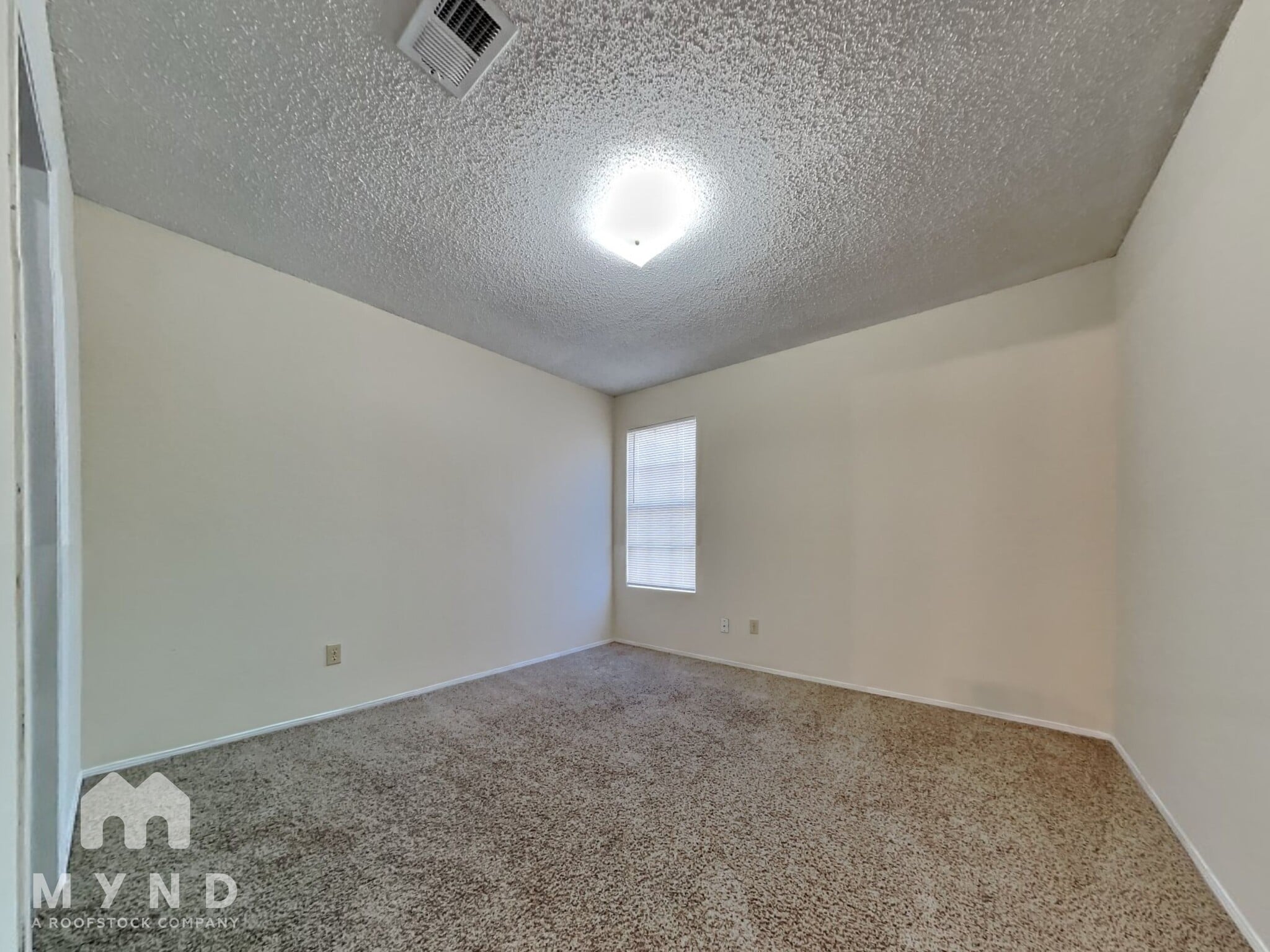 Building Photo - 2214 Creekside Ln