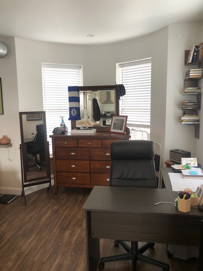 Building Photo - 105 Broadway