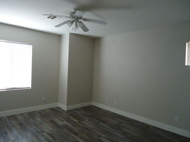 Building Photo - Nice two story house on SW area